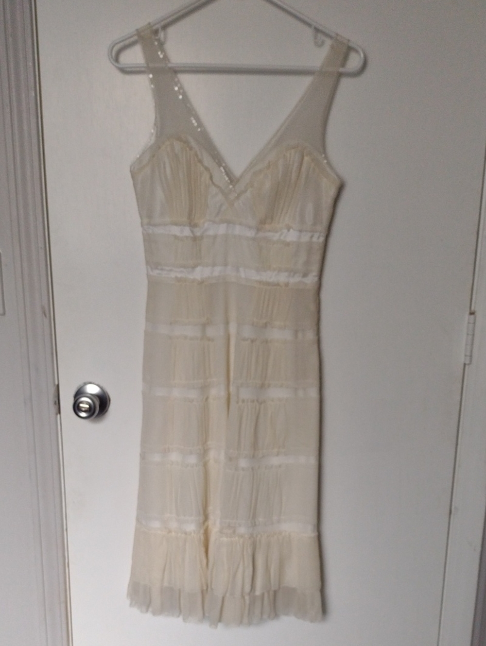 New BCBG Maxazria Silk Ivory Sleeveless V-Neck Tiered Midi Dress Size Small